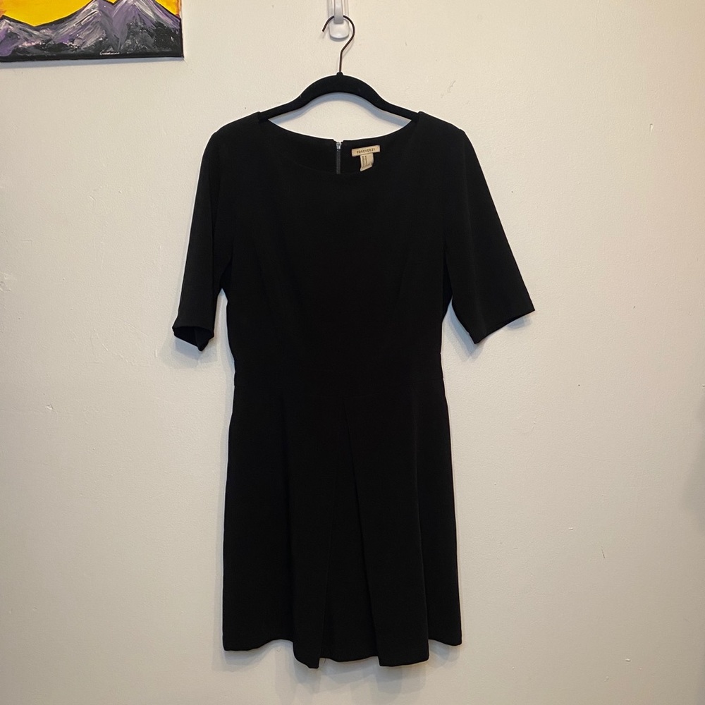 Black short sleeve dress with pockets!